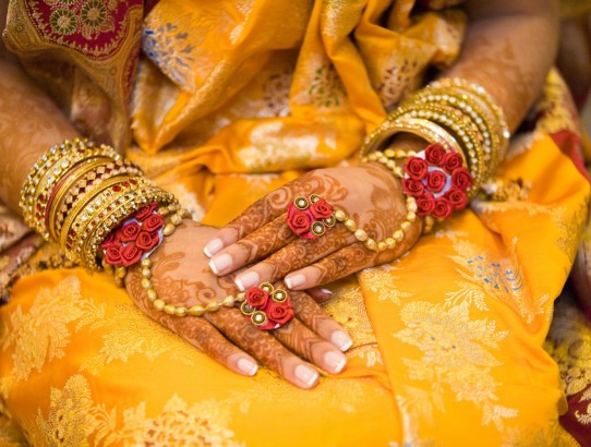 indian-brides-usually-favor-heavy-ornate-bangles